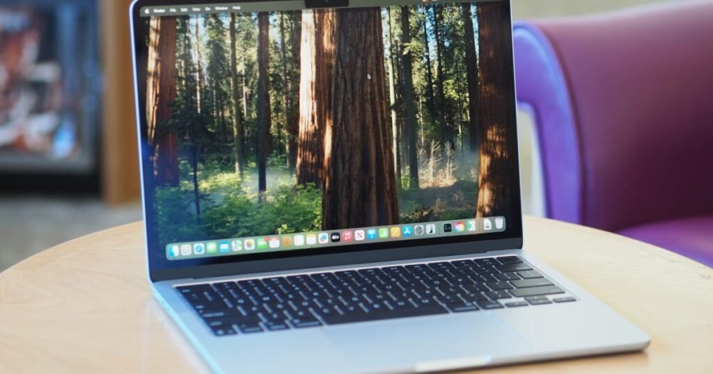 Apple MacBook Air 13 (M4) vs. Microsoft Surface Pro 11: two diminutive laptops fight for the top