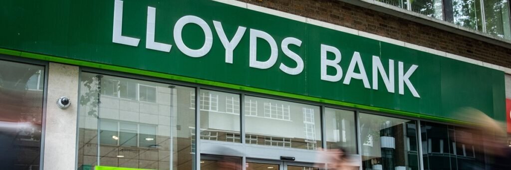 More than 200 Lloyds bank bosses to receive artificial intelligence training