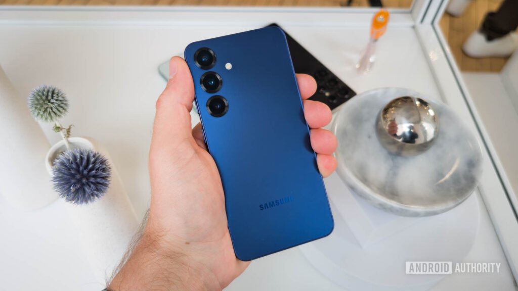 Save $100 on the Samsung Galaxy S25!