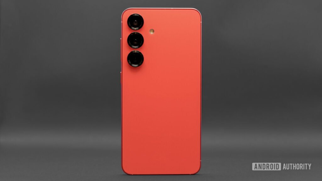 The Galaxy S25’s latest update is still missing features