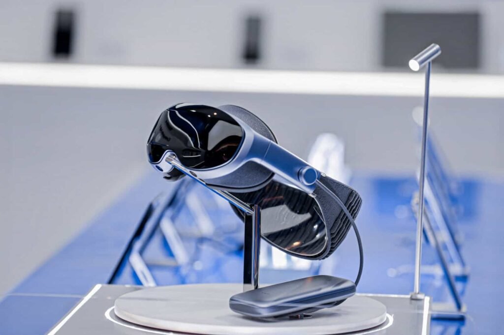Vivo shows off its first MR headset, announces ‘Robotics Laboratory’