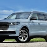 2025 Lincoln Navigator review: new looks and tech, same throwback driving dynamics