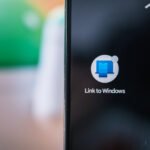 Android 15 blocked Phone Link from mirroring sensitive notifications, but Microsoft has a fix