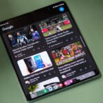 Google Discover dips its toe in the social media pool