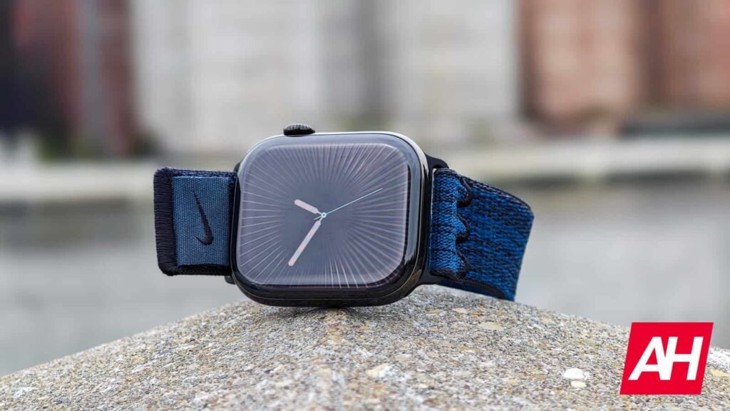 Apple Watch Shipments Fall as Complacency Fears Grow