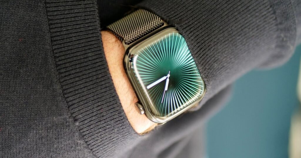 Apple Watch sales are still falling, but the reasons are clear