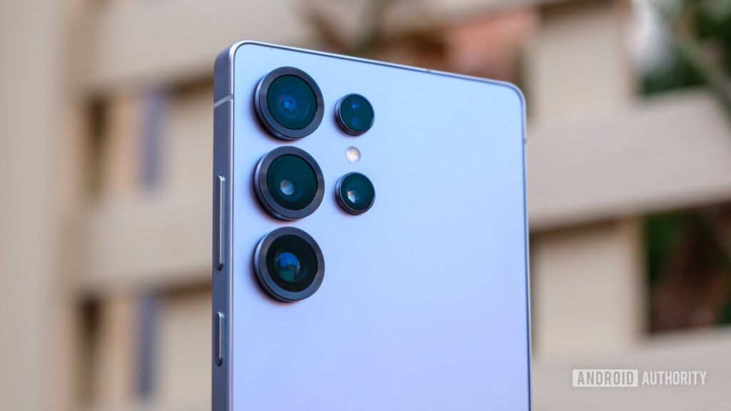 I tested four phones and Galaxy S25 shutter lag is still a problem
