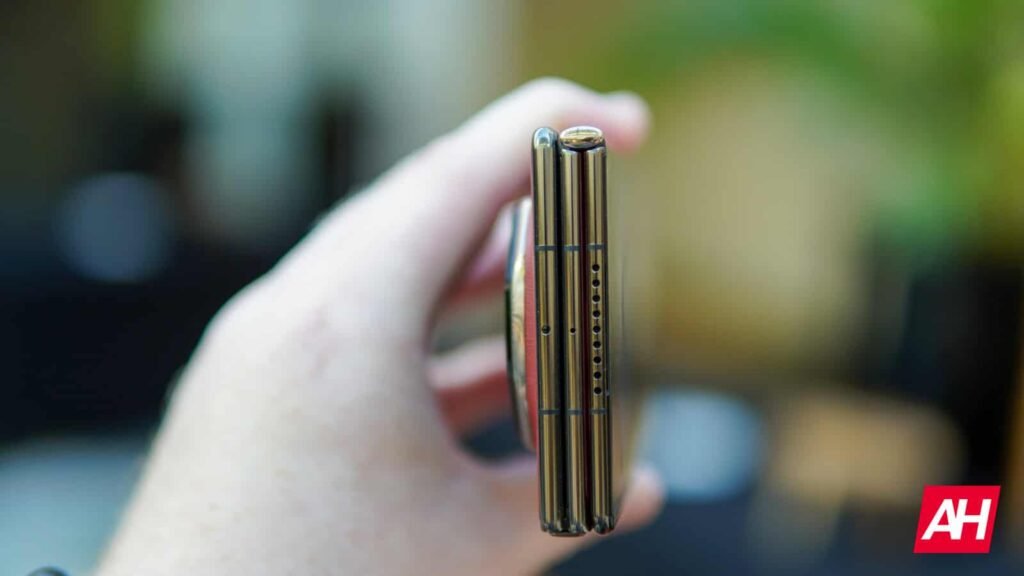 Tri-Fold + Silicon-Carbon? Samsung’s Next Foldable Could Flip the Script